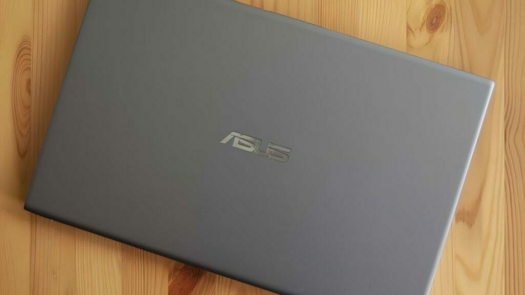 Asus VivoBook 14 F415EA-AS31 Review lid