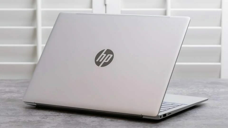 HP Pavilion Plus 14 14-eh1299nr Review lid