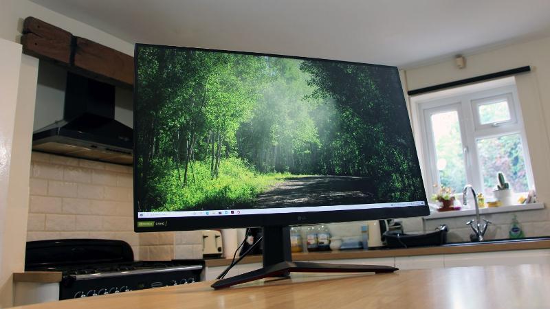 LG 32GP750-B Review front