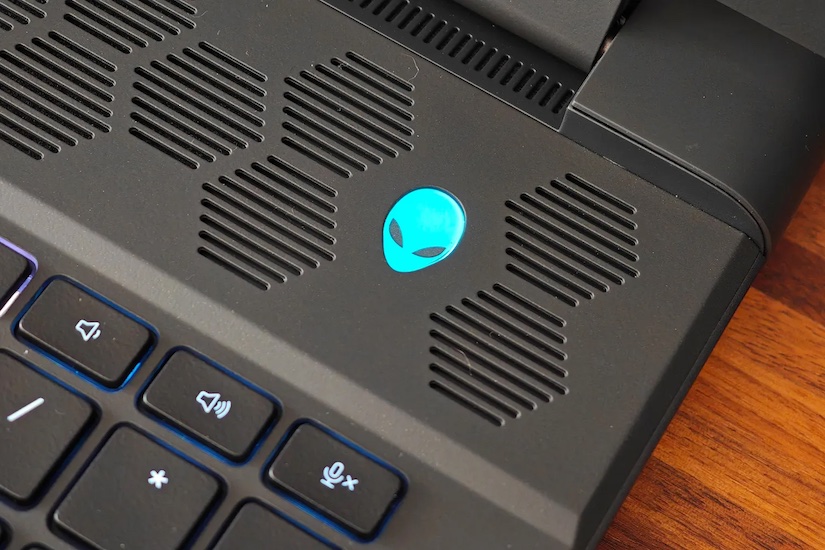 Alienware m18 R2 Review switch